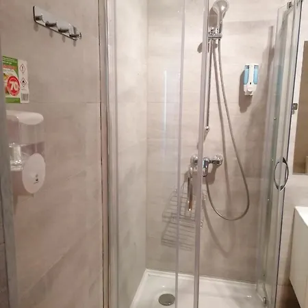 Apartamento Tulip - Jednoosobowy Nr 2 Ze Wspolna Lazienka I Kuchnia