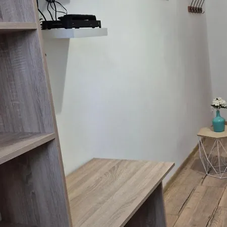 Tulip - Jednoosobowy Nr 2 Ze Wspolna Lazienka I Kuchnia Apartamento